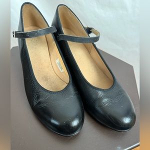 Soft leather black dance shoes. Bloch size 9.5 leather soles. Salsa Swing Tango